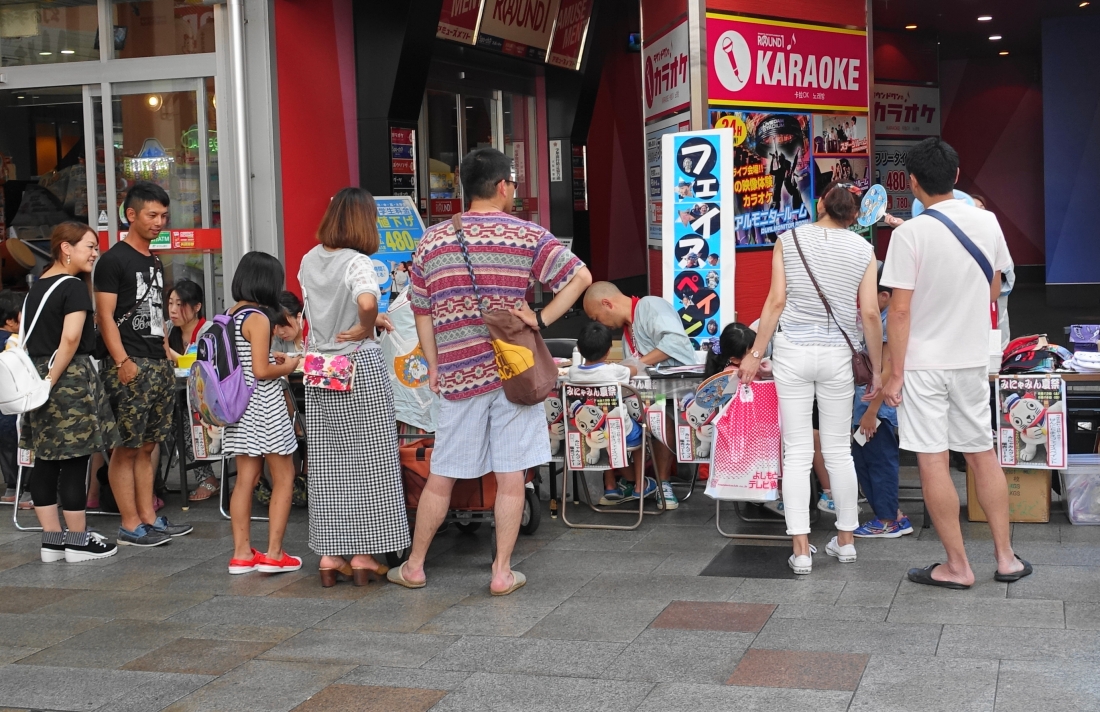 人通りが少ない時に全体写真。（14日）